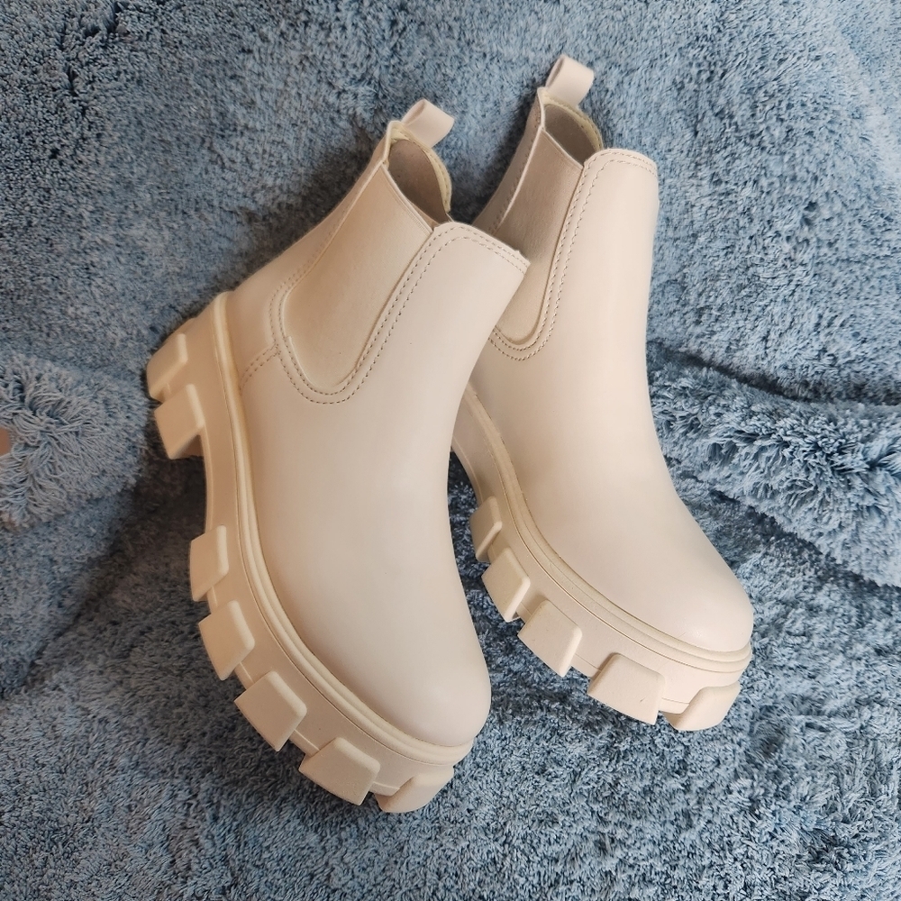 Circus ankle boots in Size 9.5M
